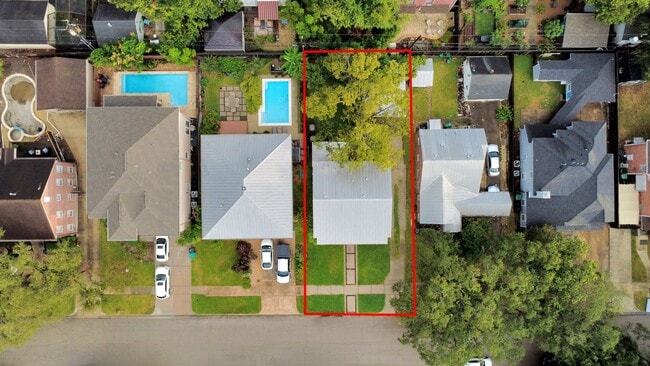 Building Photo - 2332 Sheridan St