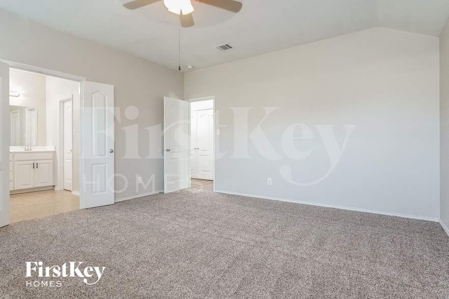 Building Photo - 2016 Cattle Creek Rd