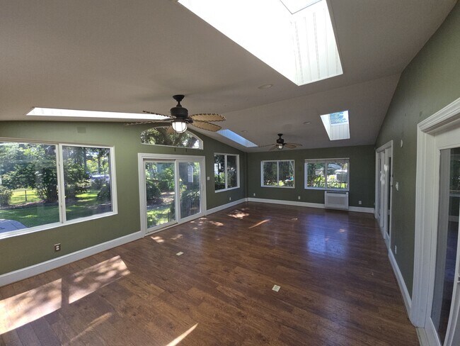 Building Photo - 229 S Blake Rd