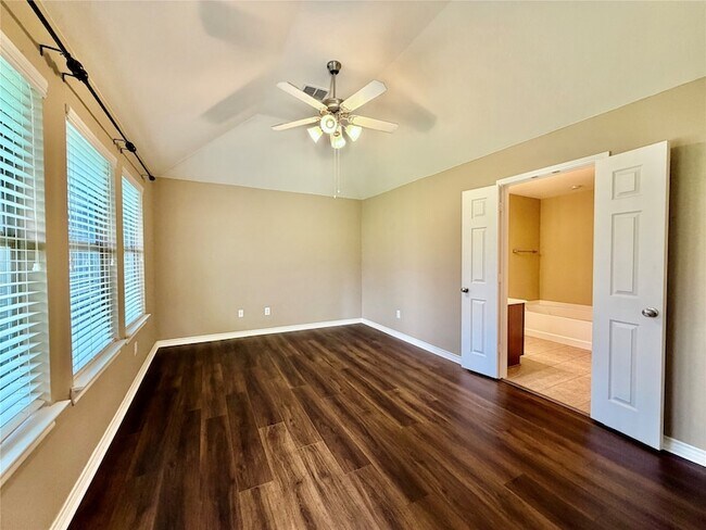 Building Photo - 3504 Northpointe Drive