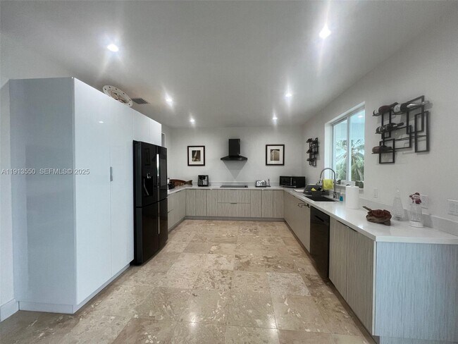 Building Photo - 4 Pelican Rd