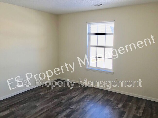 Building Photo - 5742 Ashcroft Dr