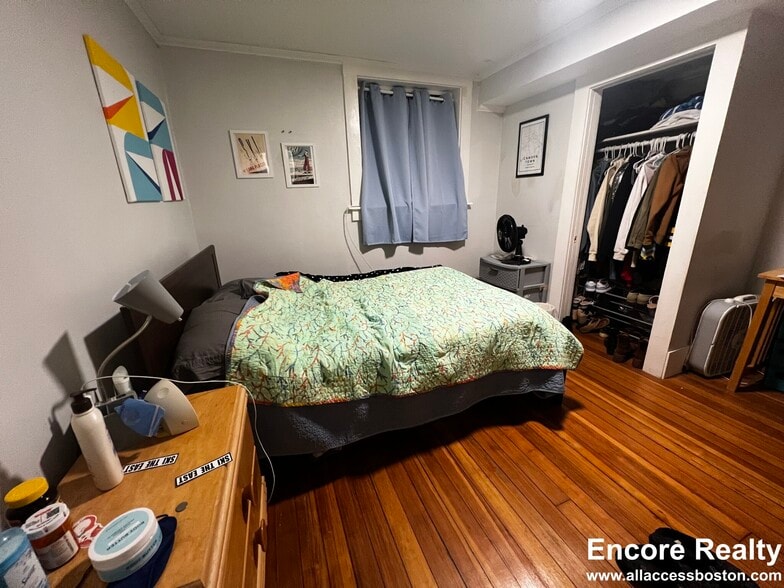 Building Photo - 16 Upland Rd