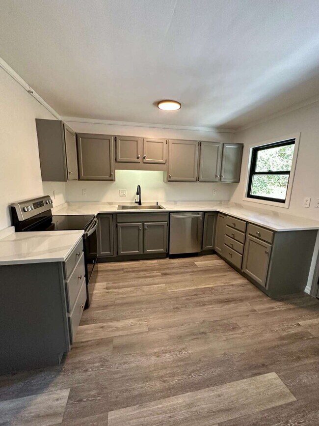 Building Photo - "Charming 2-Bed Gem with Granite Elegance ...
