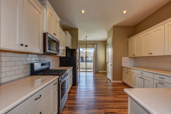 Building Photo - 3+den, 2 bath home for rent in Granville