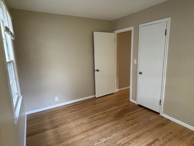 Building Photo - Charming 4-Bedroom Single Family Home on C...