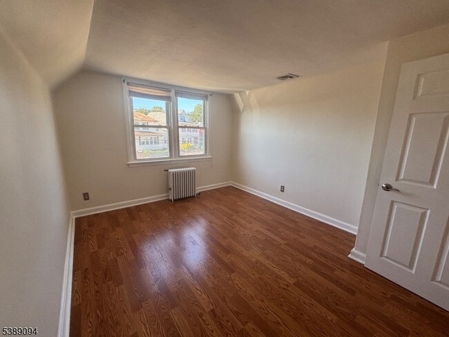 Building Photo - 233 Broughton Ave