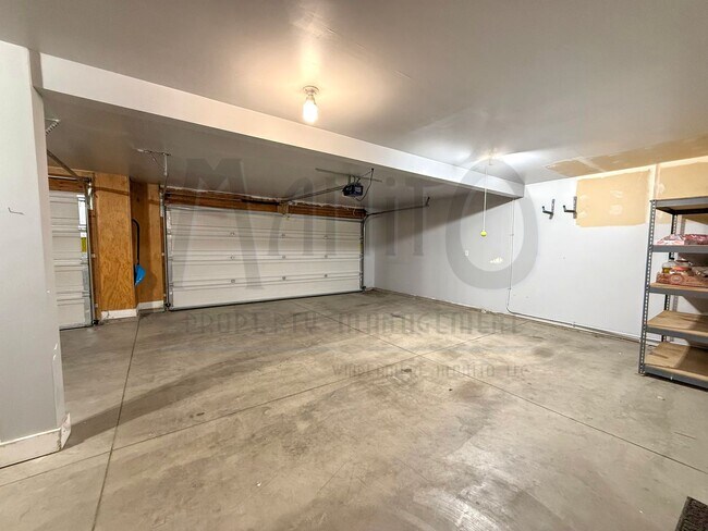 Building Photo - Spacious Eagle Ridge Home