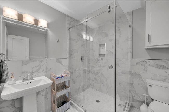 Building Photo - 19 Acorn Cluster Ct