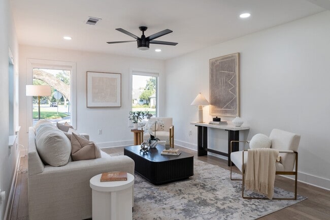 Building Photo - 2501 Briarhurst Dr