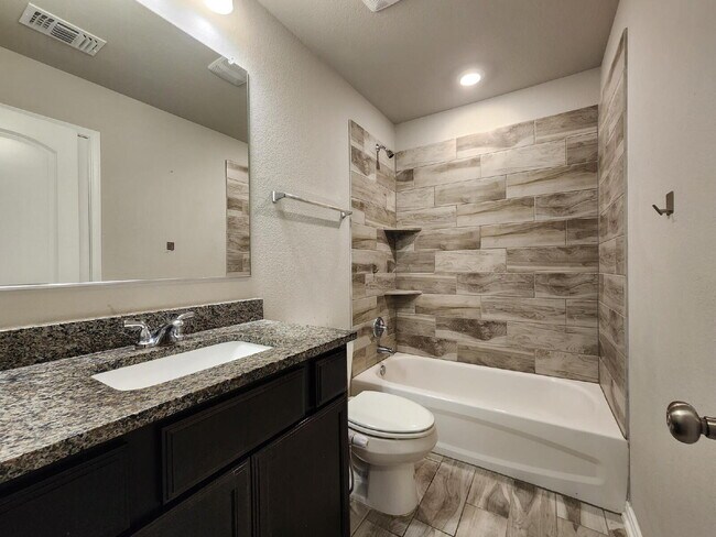 Building Photo - "Beautiful 3 Bedroom, 2 Bathroom Home for ...