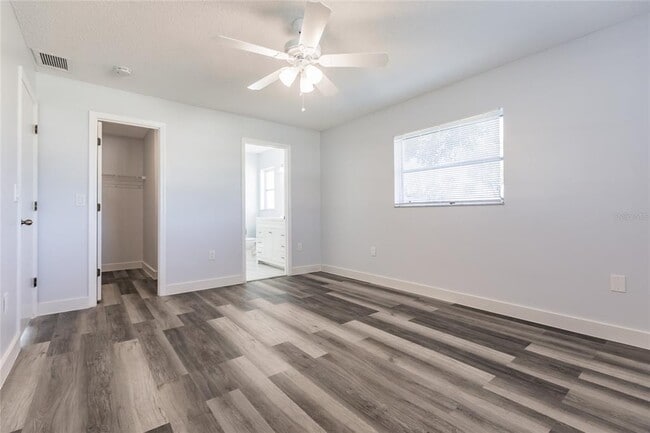 Building Photo - 11065 Waterford Ave