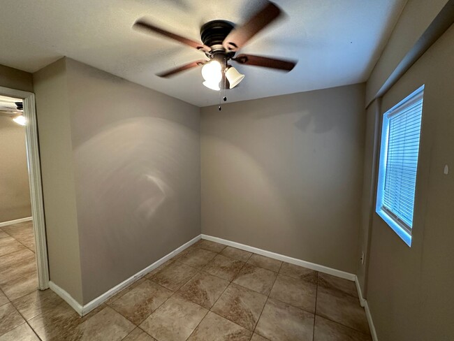 Building Photo - 1 bedroom 1 bath apartment for rent in Pen...