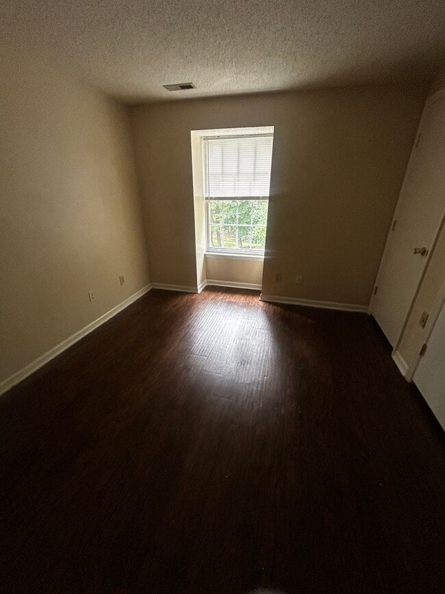Building Photo - Freshly Renovated 3BR Condo Steps from UNC...