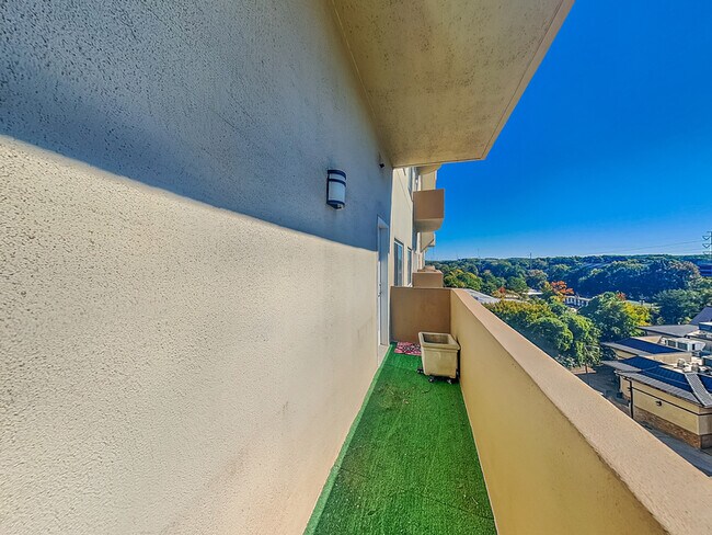 Building Photo - 2161 Peachtree Rd NE