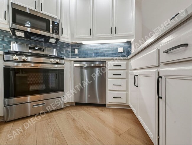 Building Photo - Beautifully Remodeled and Bright in the Perfect Carmel Mountain Ranch Location