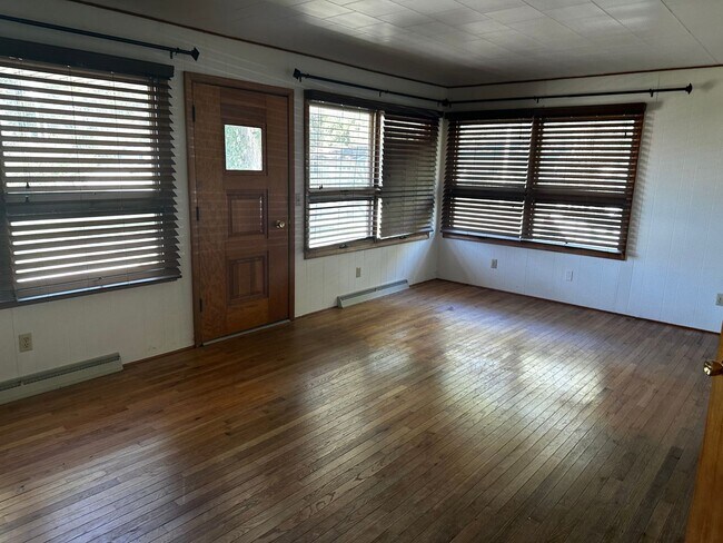 Building Photo - 1608 Turtle St