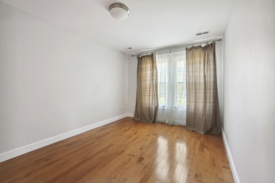 Building Photo - 1452 Spring Rd NW