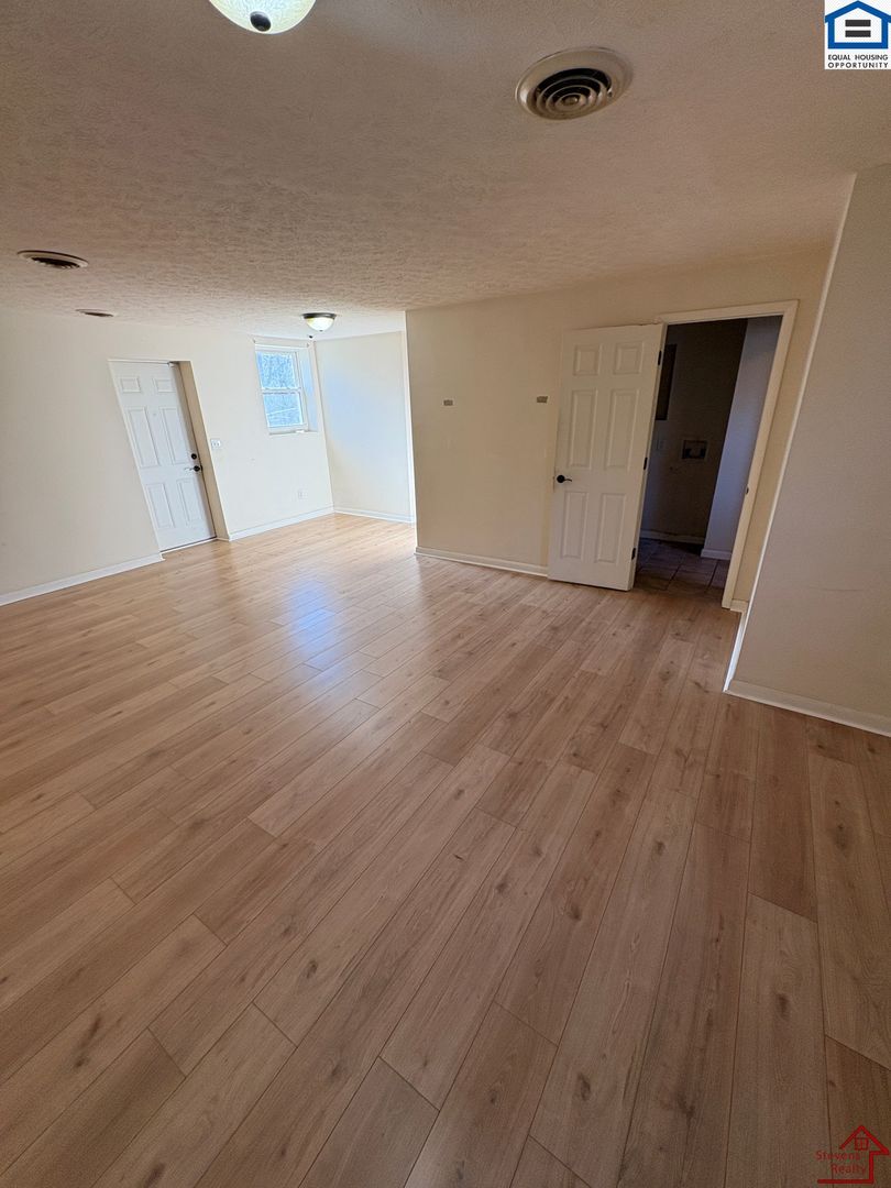 Building Photo - 445 Rockwood Dr