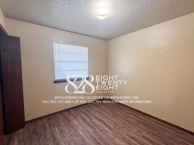 Building Photo - $200 OFF 1st MONTH'S RENT! 3 BED/2 BATH SINGLE FAMILY HOME IN MWC!