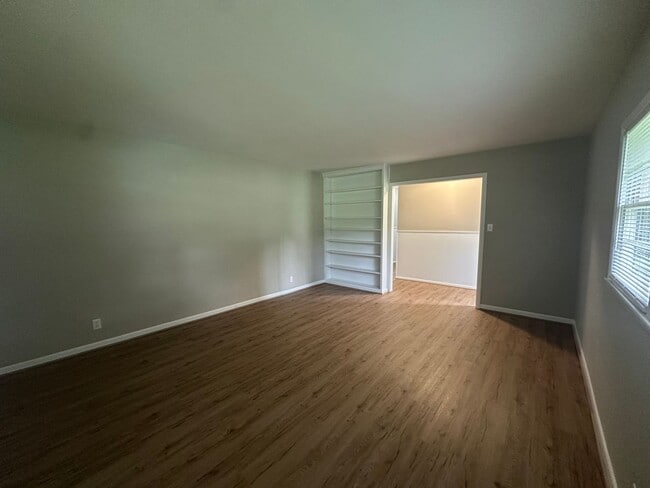 Building Photo - Charming Home in Saks