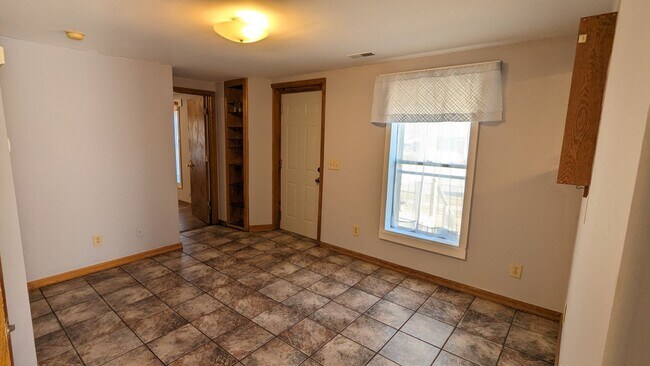 Building Photo - Duplex with in-unit laundry