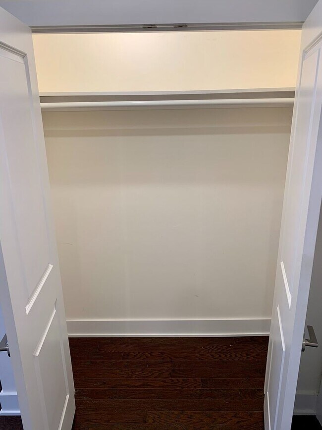 Building Photo - Stunning 2-Bed Condo with Private Roof Deck in Norris Square! Available mid-July!