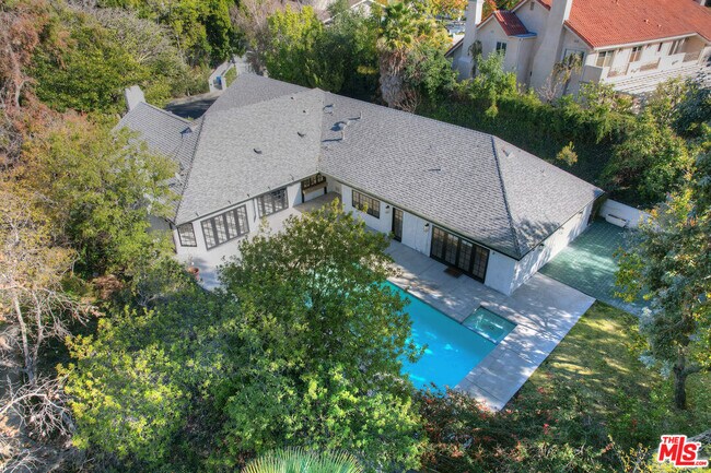 Building Photo - 3217 Hutton Dr
