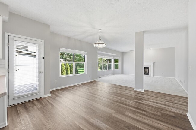 Building Photo - 6498 Ringsend Ct