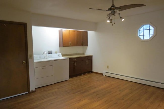 Building Photo - 722 Highland