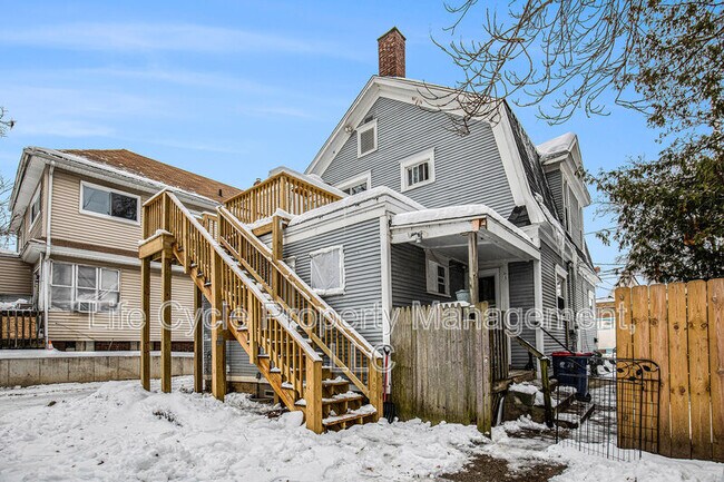 Building Photo - 247 Sweet St NE