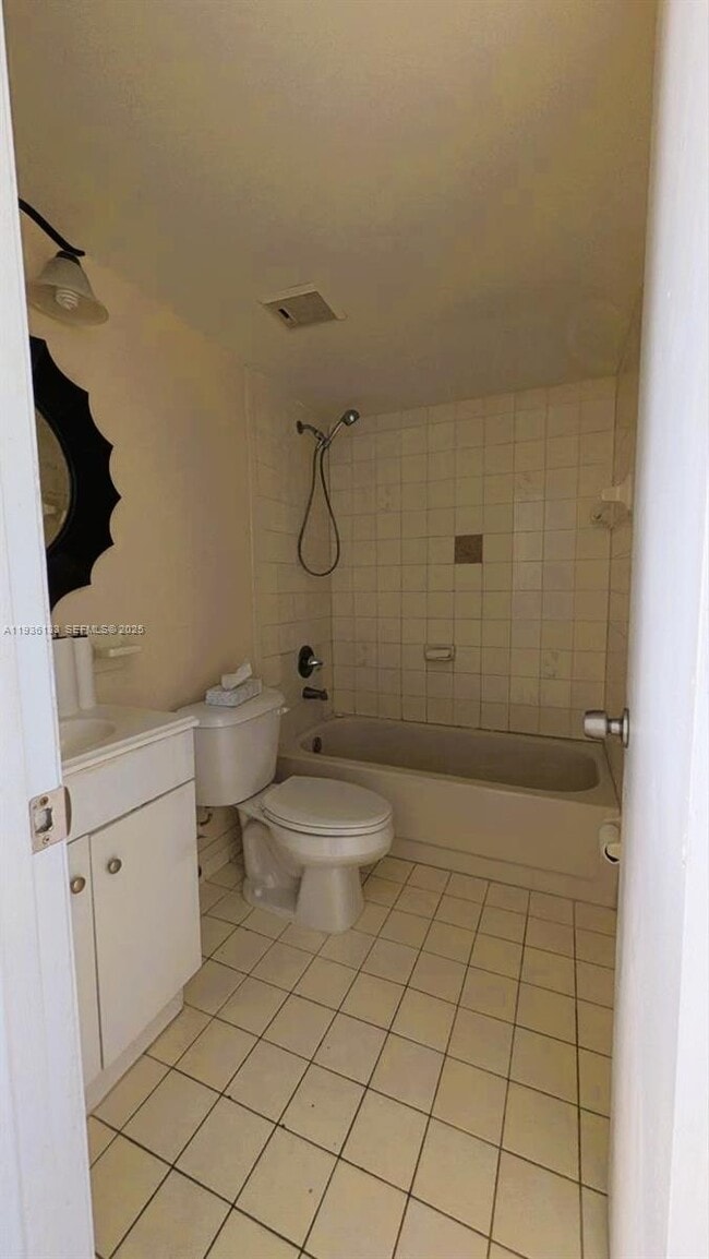 Building Photo - 1820 W 53rd St