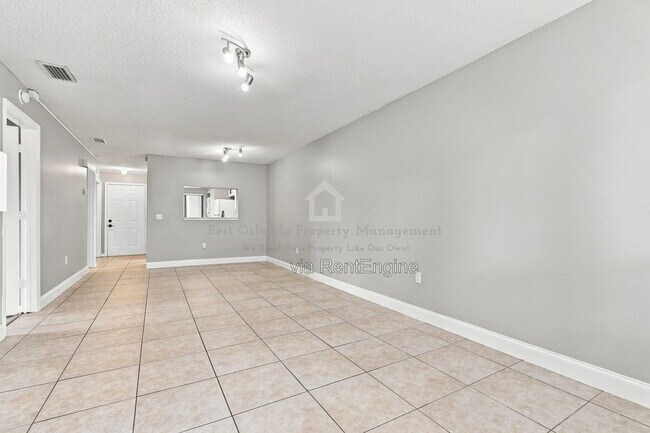 Building Photo - 9430 Torrington Ave