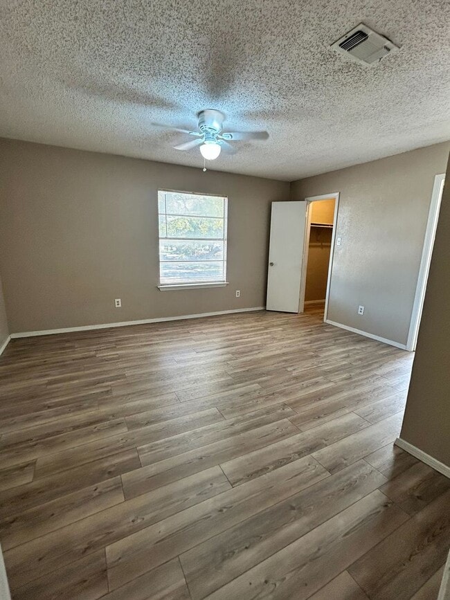 Building Photo - Well-Maintained 3-Bed / 2.5-Bath Home in Central Arlington