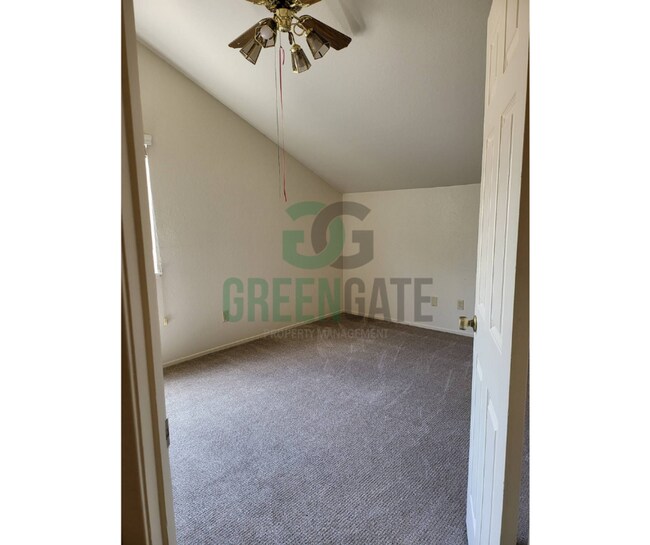 Building Photo - 2428 Woodvale Dr