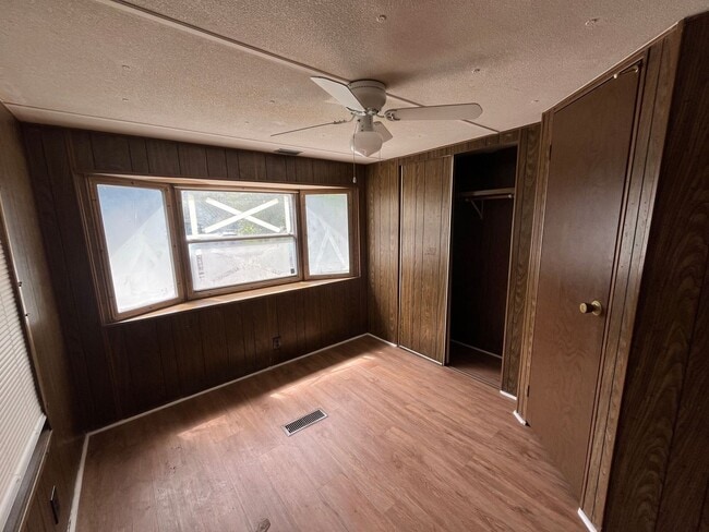 Building Photo - 7709 Brentwood Dr