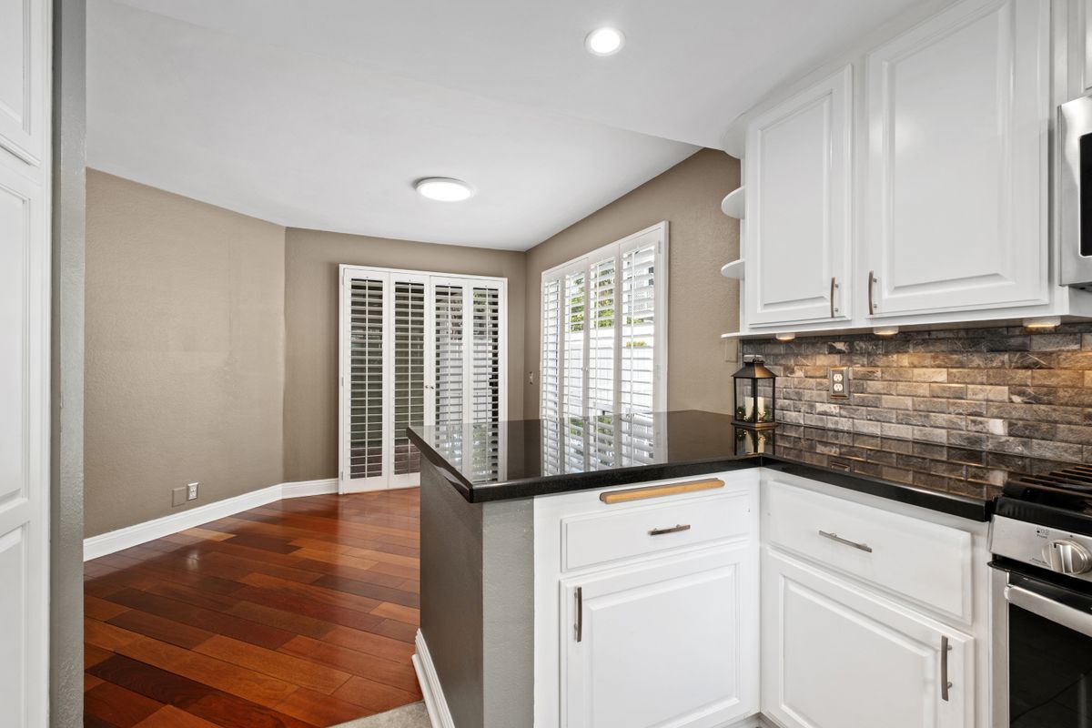 Building Photo - 7 Oak Spring Ln