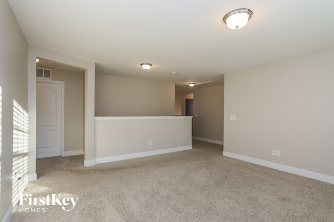 Building Photo - 61 Twelve Oaks Dr