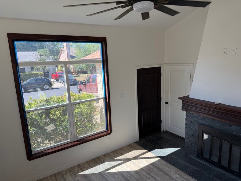 Building Photo - 6316 Village Arbor