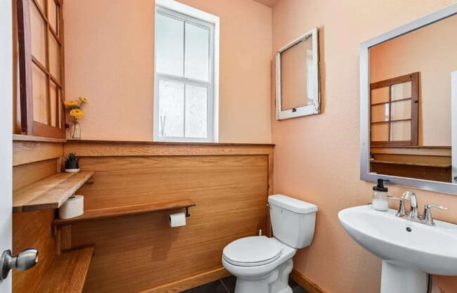 Building Photo - Stunning 4 Bedroom, 2.5 Bath, 3 Car Garage Located in Elizabeth, Co!