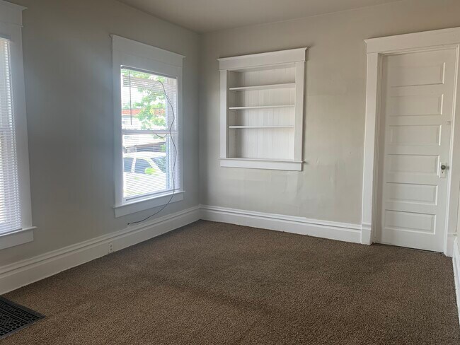 Building Photo - 615 W McClure Ave