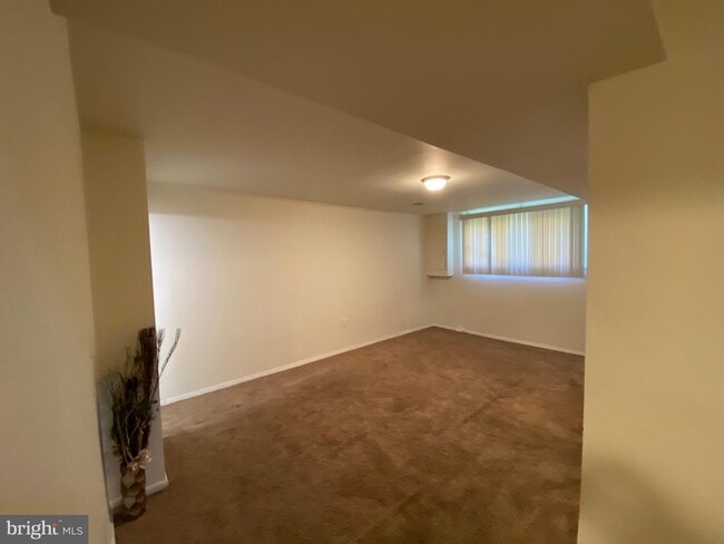 Building Photo - 5614 Duchaine Dr