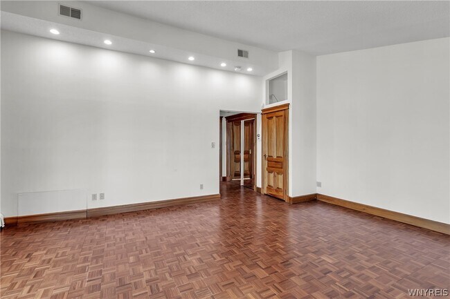 Building Photo - 2039 E River Rd