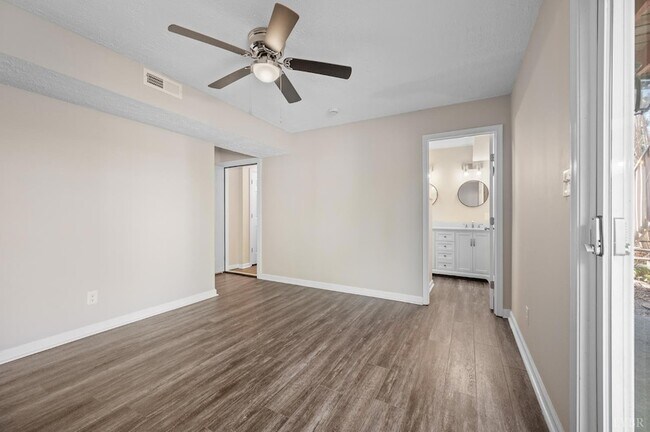 Building Photo - 117 Settlement Dr