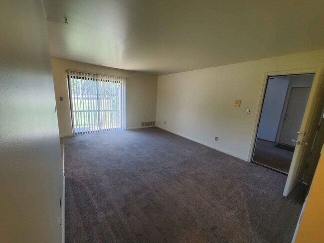 Building Photo - 24691 W Outer Dr