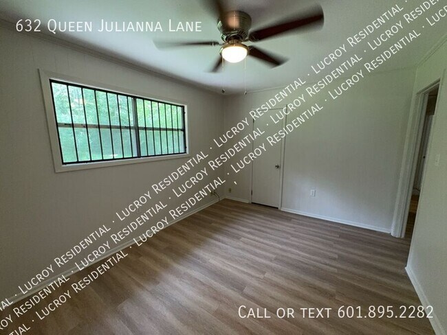 Building Photo - 632 Queen Julianna Ln