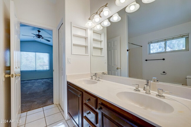 Building Photo - 8804 E Charter Oak Dr