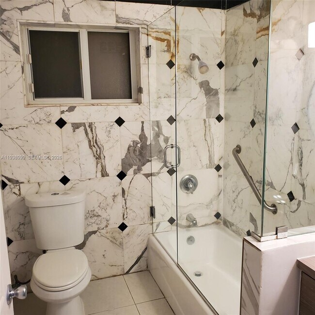 Building Photo - 326 NE 118th St