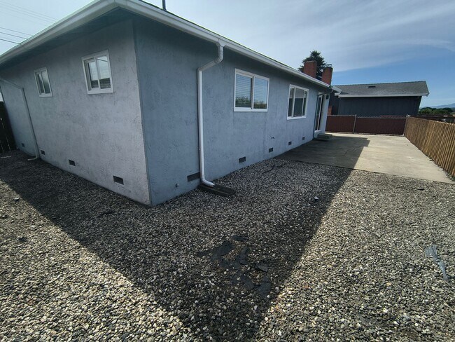 Building Photo - 3BED/2BATH Single Family Home Located in Desirable San Pablo, Ca. With Beautiful Ocean Front View!!