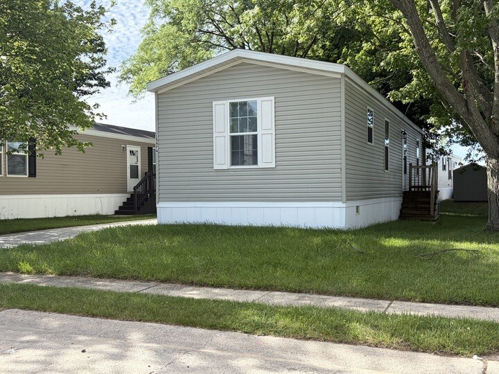 Building Photo - 15974 Villaire Ave